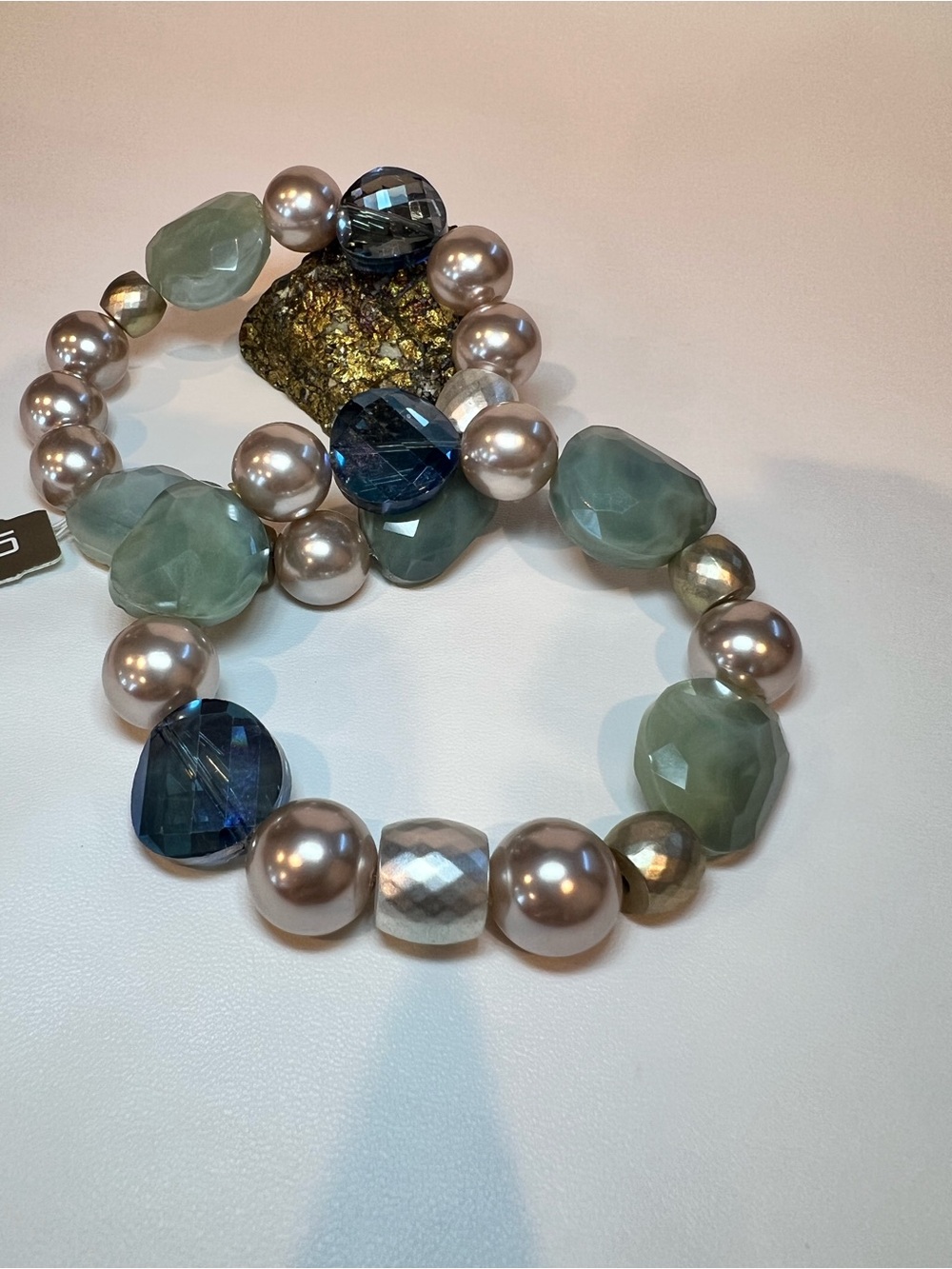 NEW 2pcs Chico’s Lucite Glass Faux Pearl Stretchy Chunky Bohemian Bracelet - Picture 3 of 7